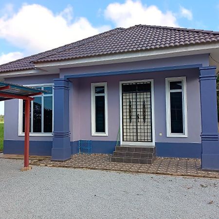 Ummi'S Homestay Kuala Besut Kampong Baru Exterior foto
